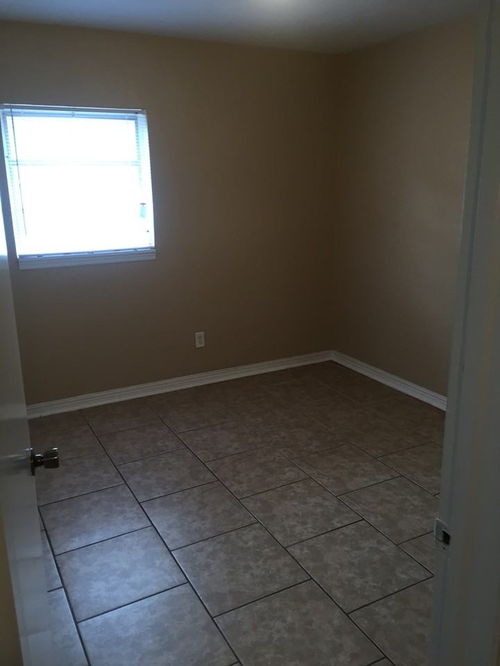 2820 Canal Dr N - Photo 7 of 10