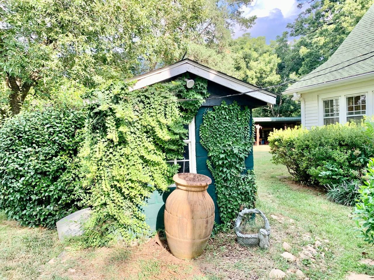 110 Ferndale Rd - Photo 3 of 12