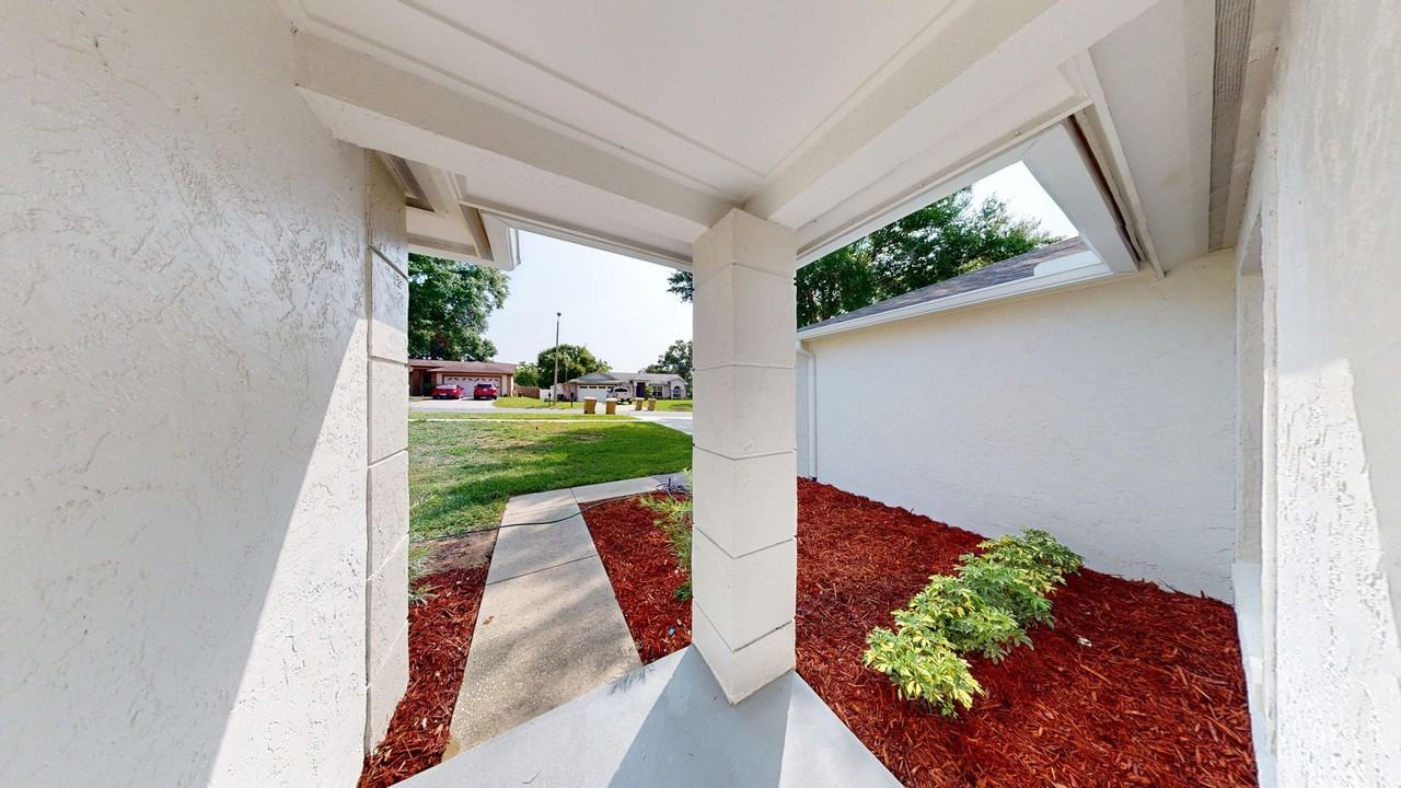 15905 Hidden Lake Cir - Photo 2 of 28