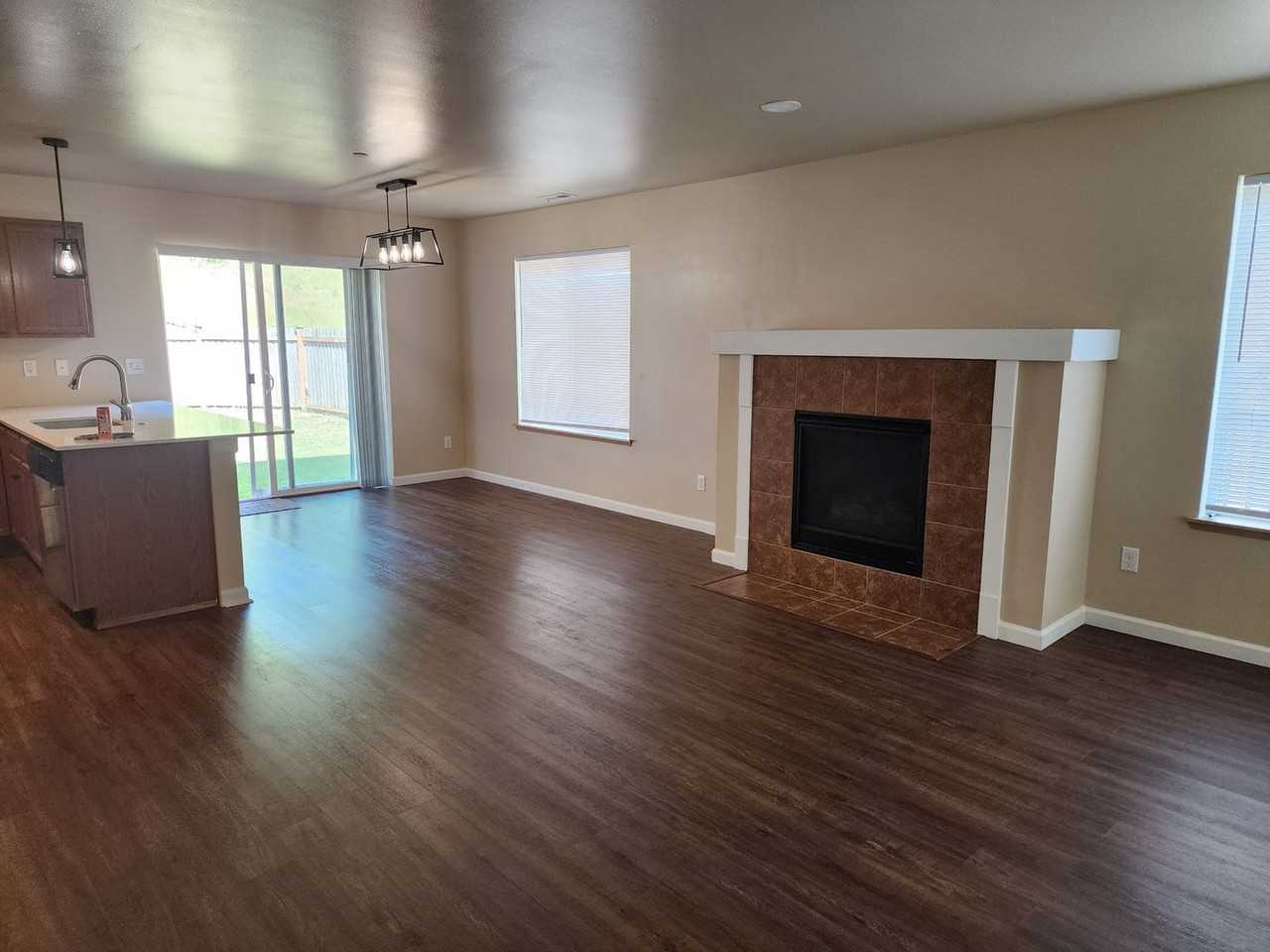 1569 Burnside Pl - Photo 2 of 20