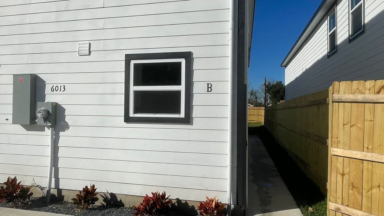 6013 Wedgefield St #B - Photo 5 of 11