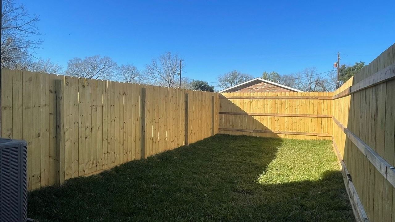 6013 Wedgefield St #B - Photo 6 of 11