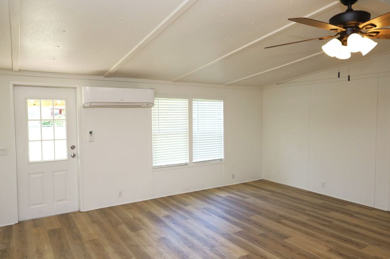 345 Miller St - Photo 2 of 11