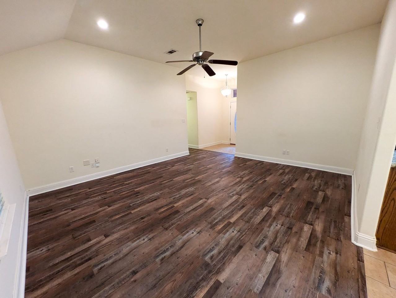 209 E 2nd St - Photo 5 of 22
