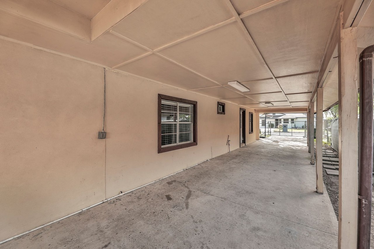 1329 Shufford St - Photo 5 of 18