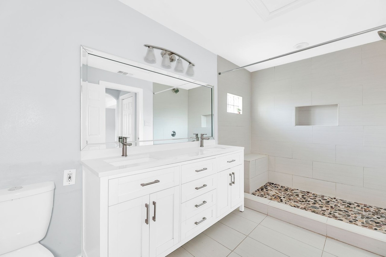 1329 Shufford St - Photo 6 of 18