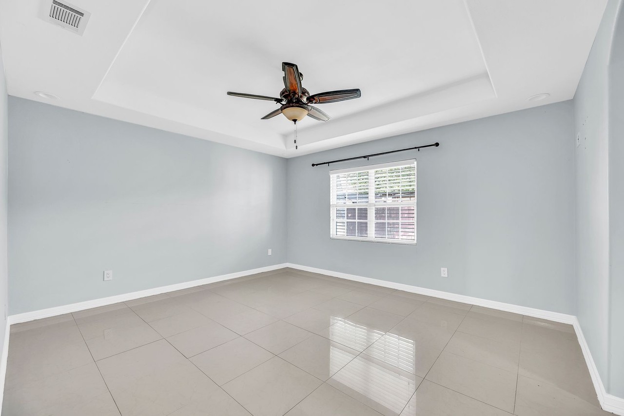 1329 Shufford St - Photo 7 of 18