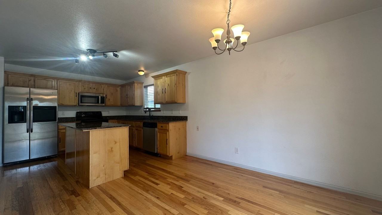 8850 Crossfire Dr - Photo 3 of 20