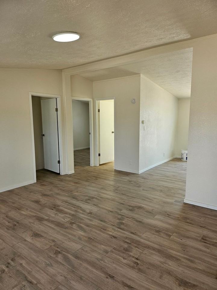 2312 Newport Ave - Photo 2 of 21