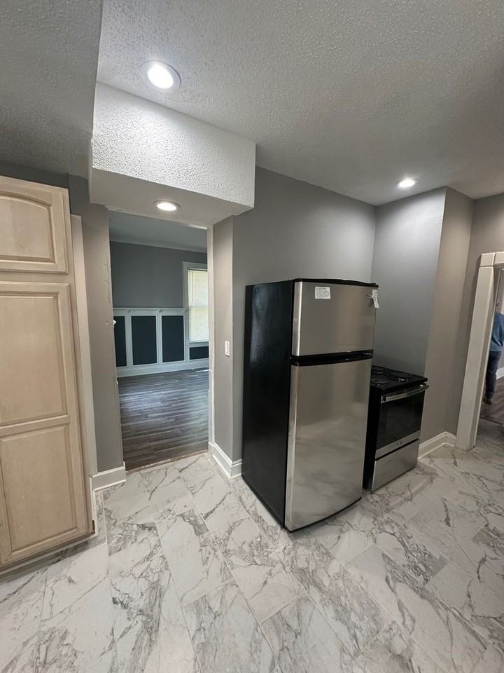 3119 N 13th St - Photo 2 of 12