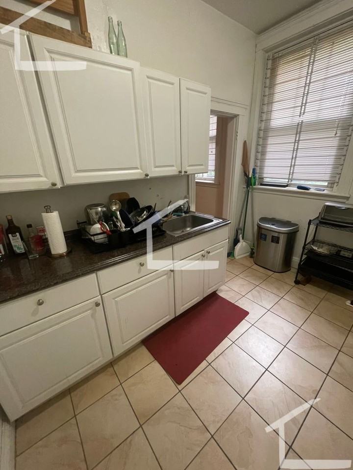 1828 Commonwealth Avenue - Photo 4 of 11