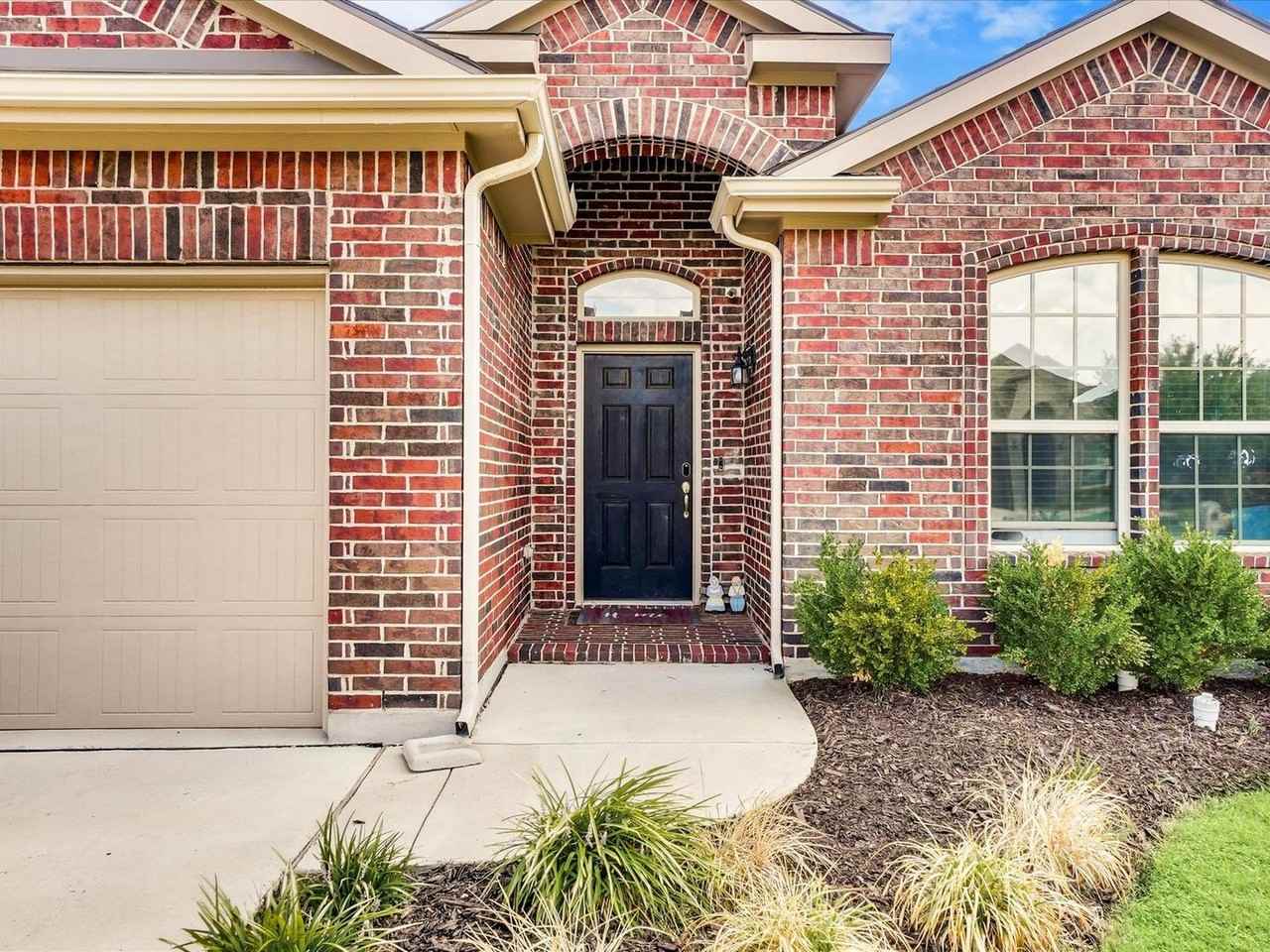 10704 Ersebrook Ct - Photo 2 of 38