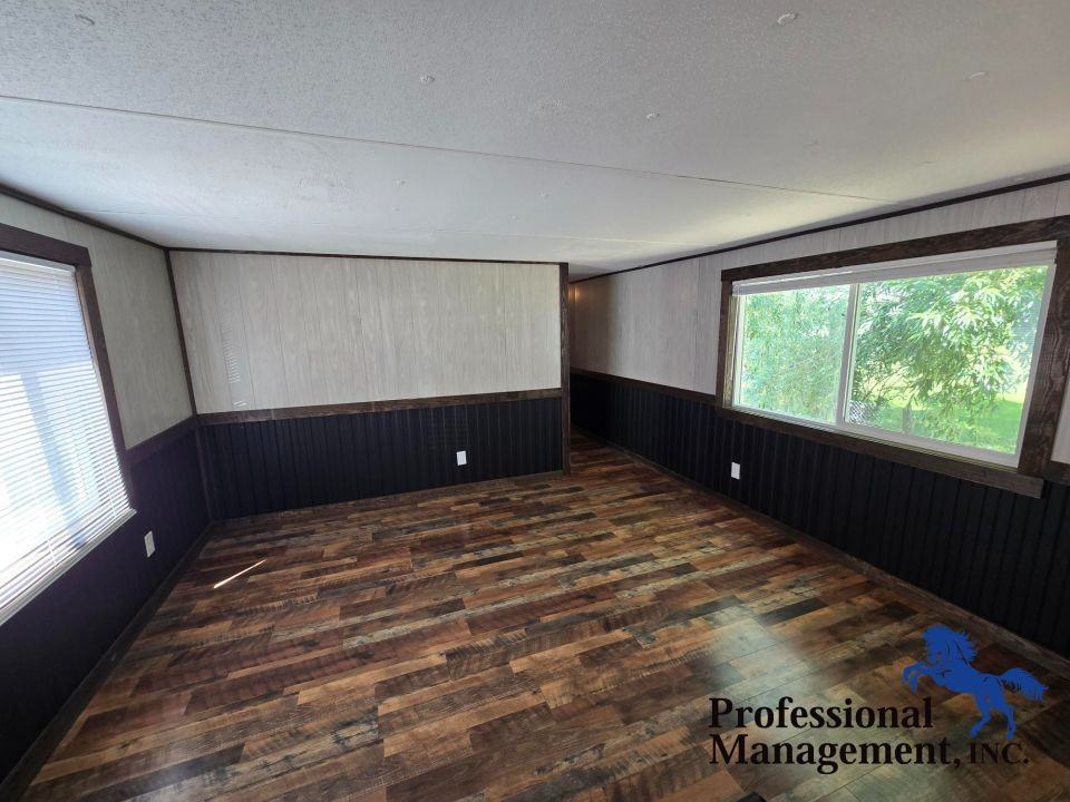 431 1/2 Badger Sq - Photo 2 of 8