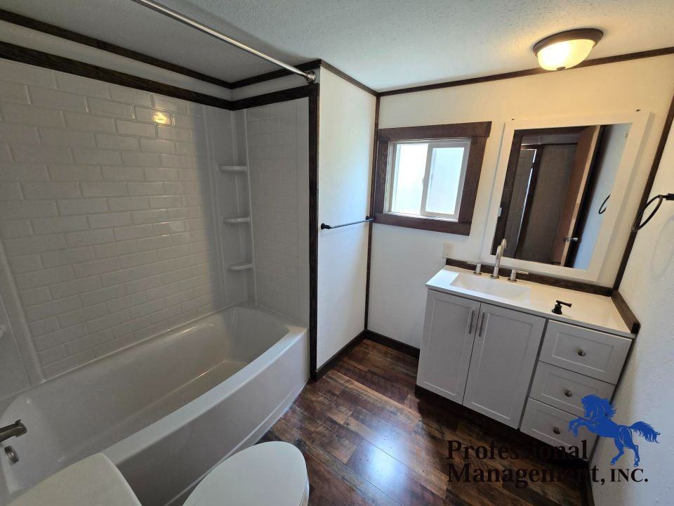 431 1/2 Badger Sq - Photo 5 of 8