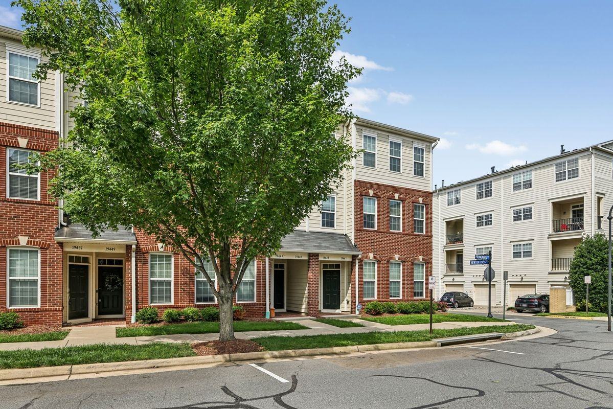 19445 Promenade Dr - Photo 3 of 17