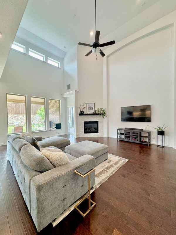 1253 Binfield Dr - Photo 3 of 28