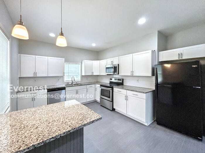 1152 Wedgewood Dr Nw - Photo 2 of 20