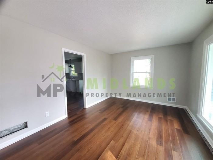 2613 Magnolia St - Photo 3 of 10