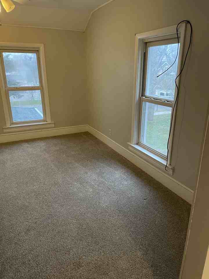 123 1st Ave Nw #2 - Photo 2 of 10