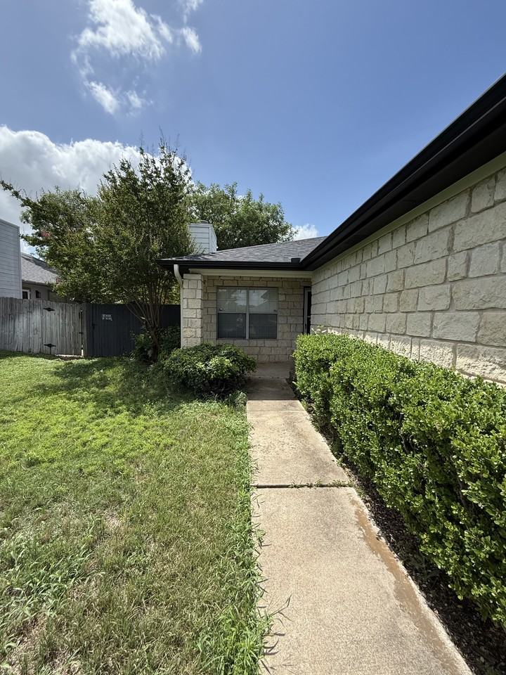 503 Texas Ave #503 - Photo 2 of 8