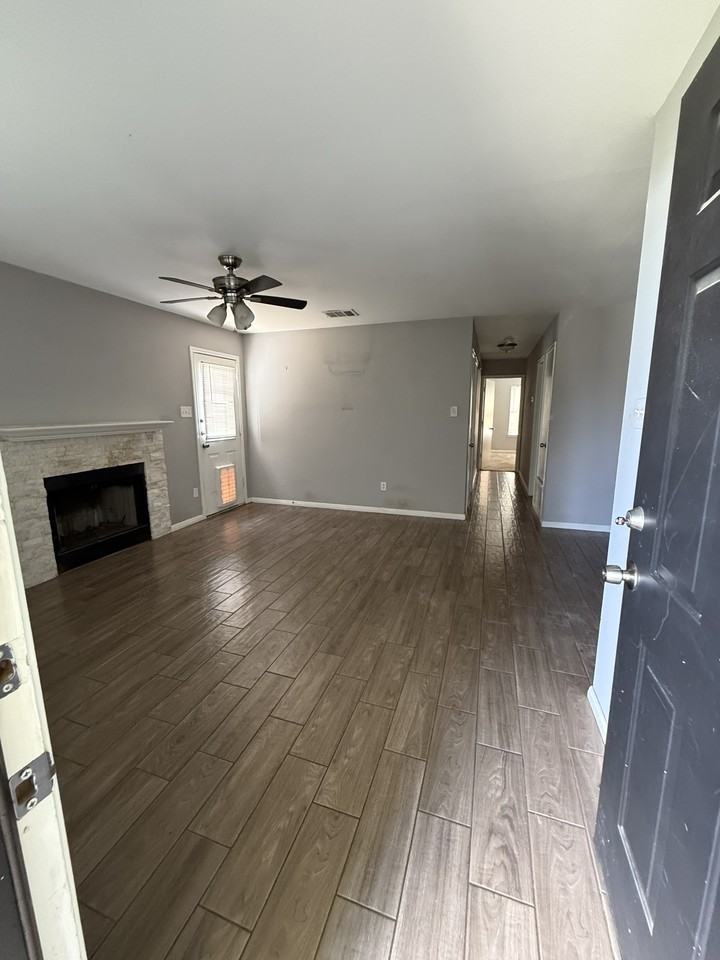 503 Texas Ave #503 - Photo 3 of 8