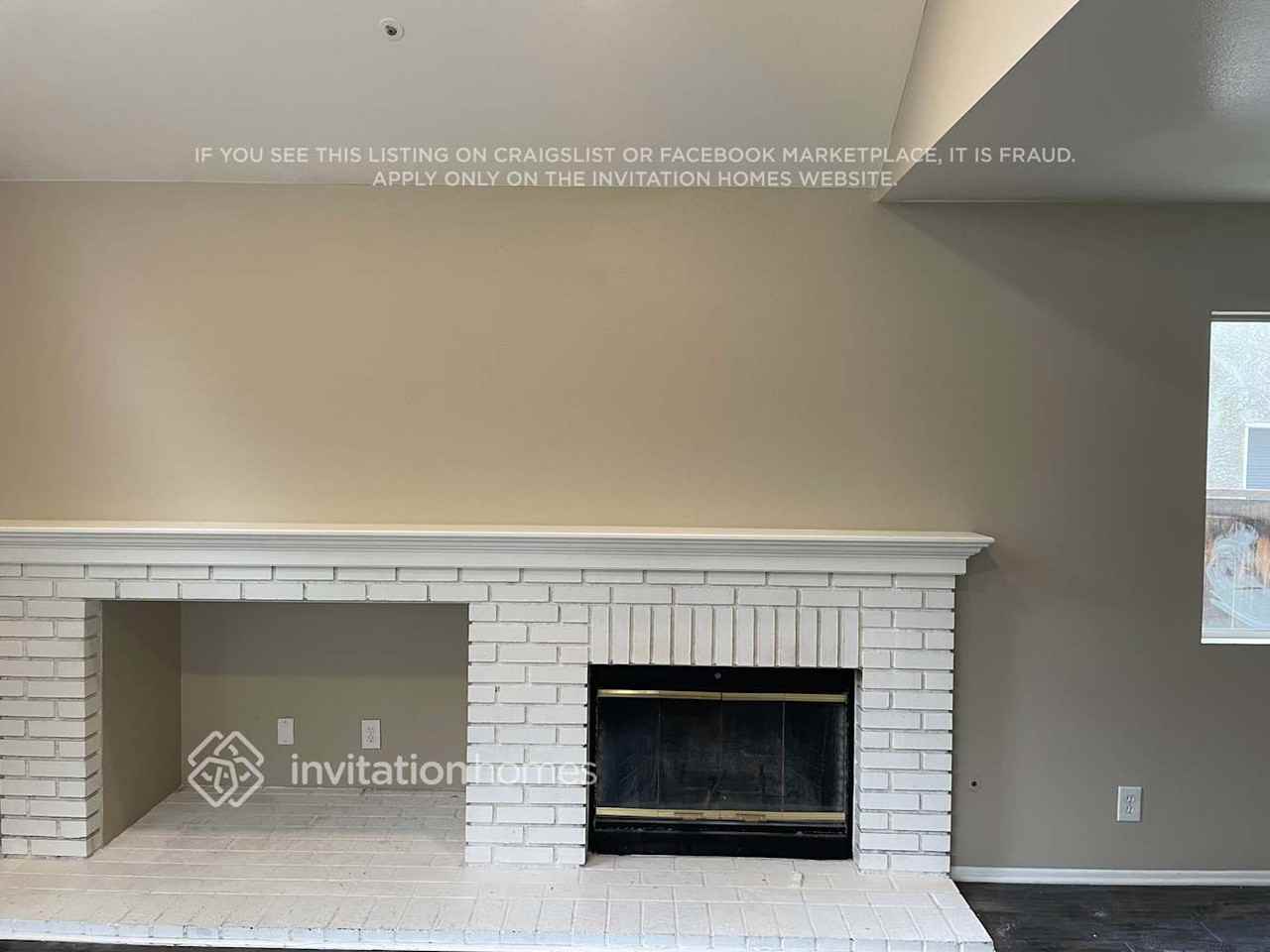 11484 Millpond Rd - Photo 4 of 12