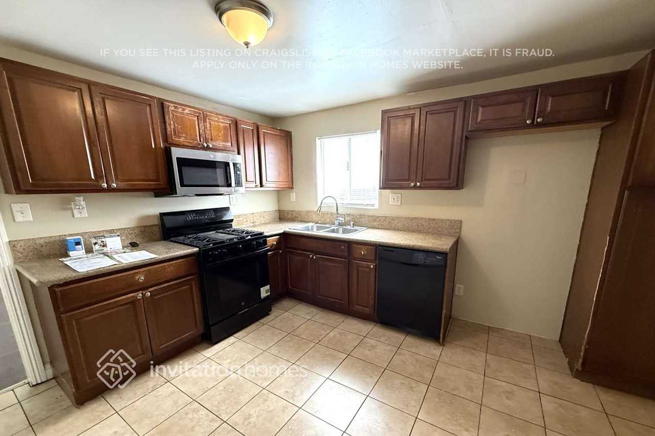 1440 E 52nd St - Photo 5 of 13