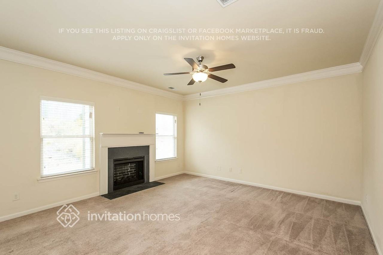 384 Easley Dr - Photo 3 of 11