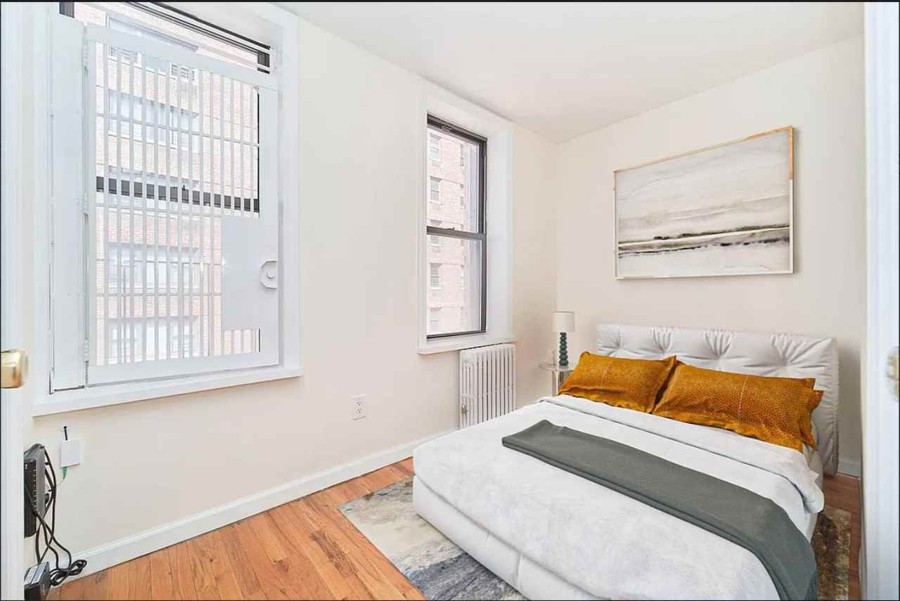 E 95th St #25 - Photo 2 of 4