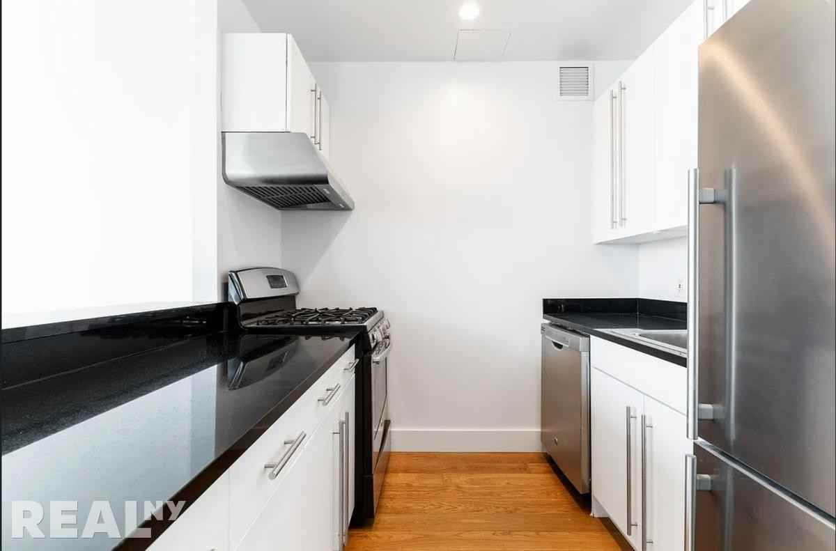 Murray St #919 - Photo 5 of 7