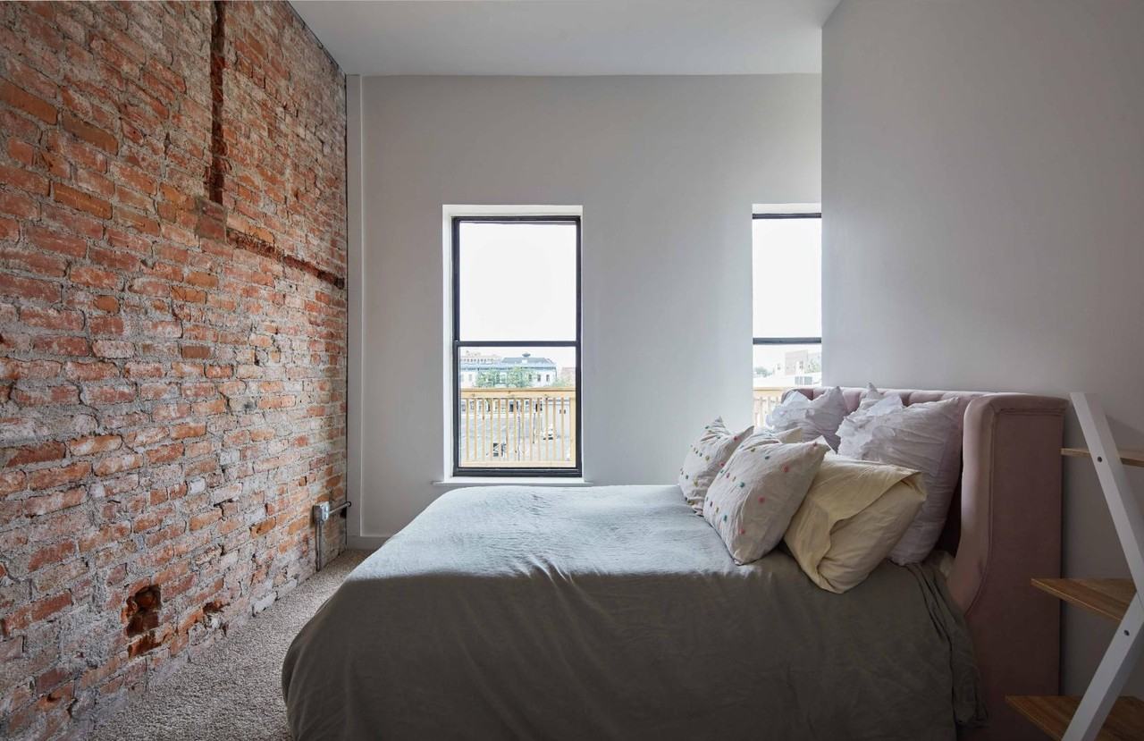 911 Madison - Photo 4 of 5