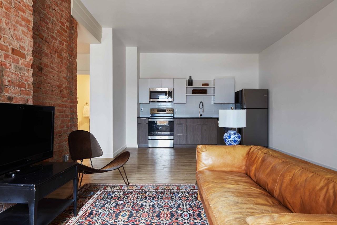 911 Madison - Photo 5 of 5