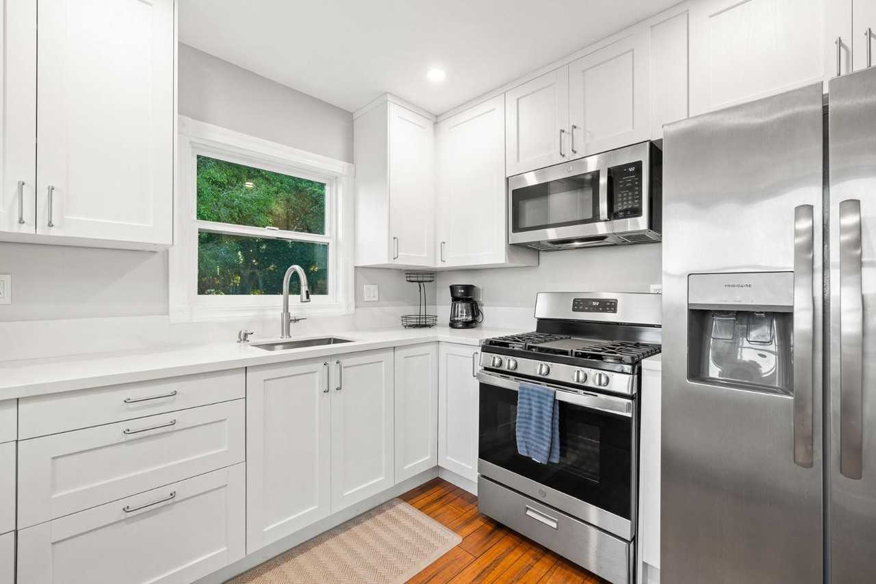 1326 Dorcas St - Photo 5 of 11