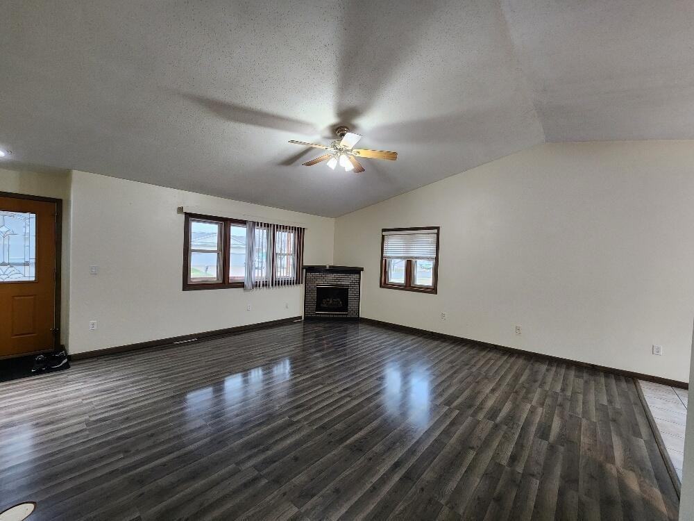 939 8th Ave N - Photo 2 of 20