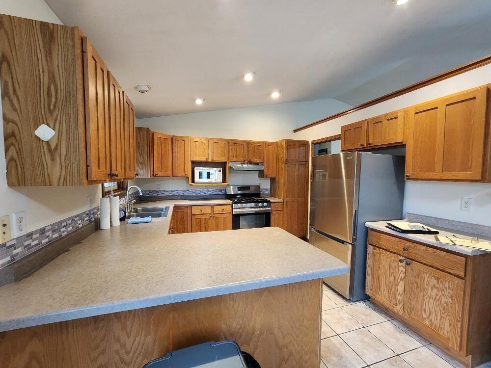 939 8th Ave N - Photo 4 of 20