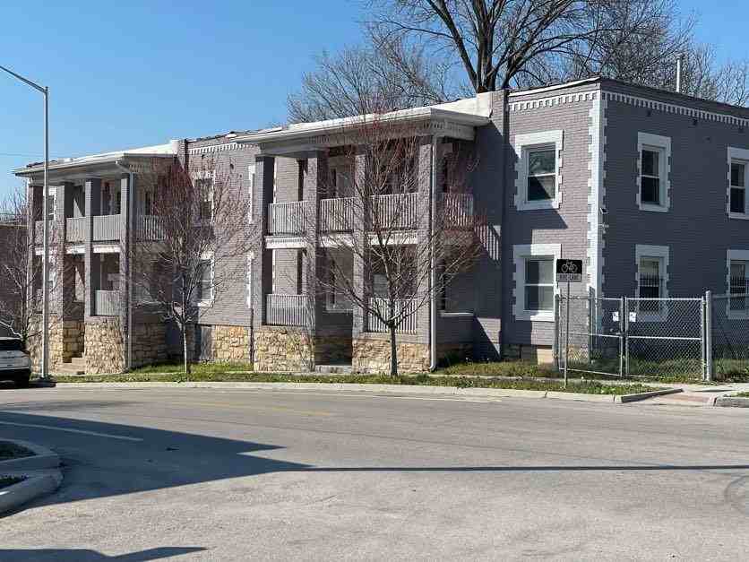 2610 E 23rd St - Photo 6 of 8