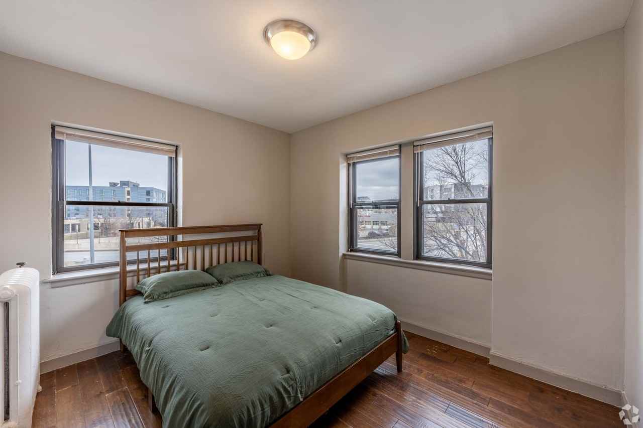 Hawthorne Gates - Photo 5 of 38