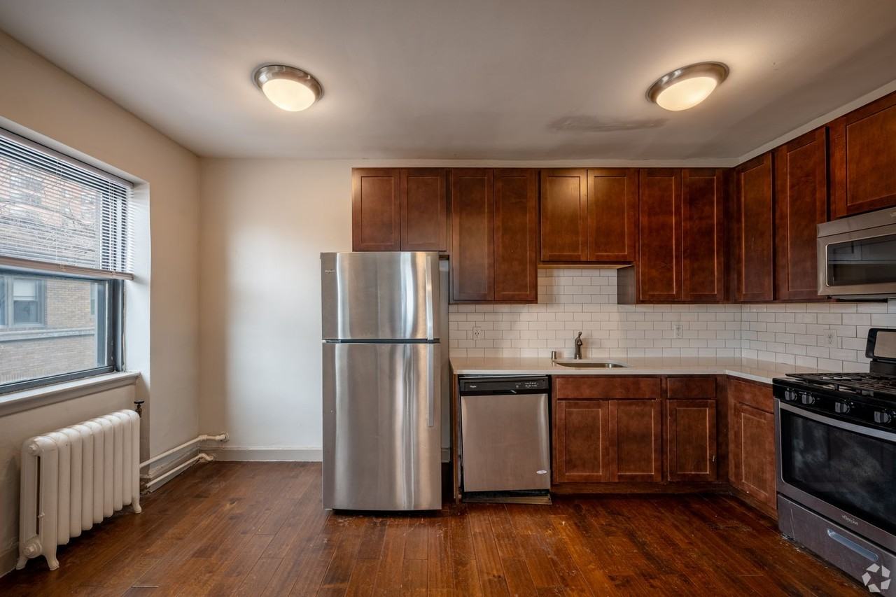 Hawthorne Gates - Photo 7 of 38