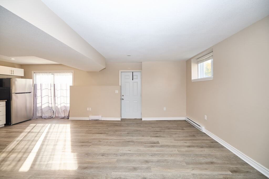 437 Sugarloaf St Lowr - Photo 2 of 30
