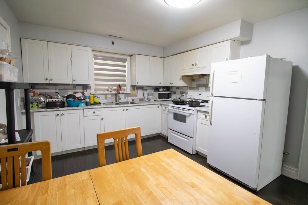 190 Bertie St - Photo 3 of 20