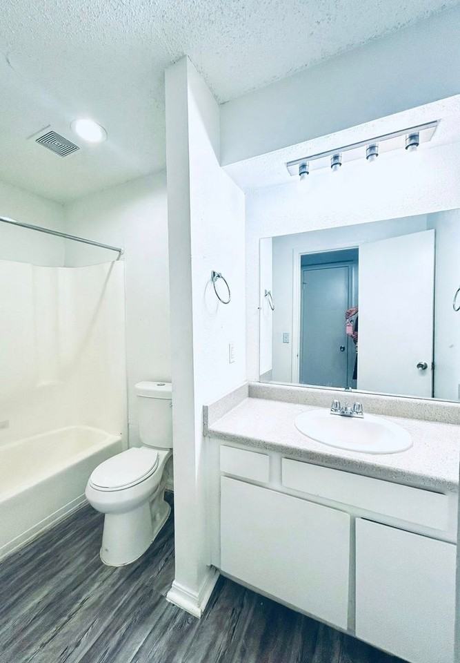 7524 NW 10th St. - Photo 7 of 36