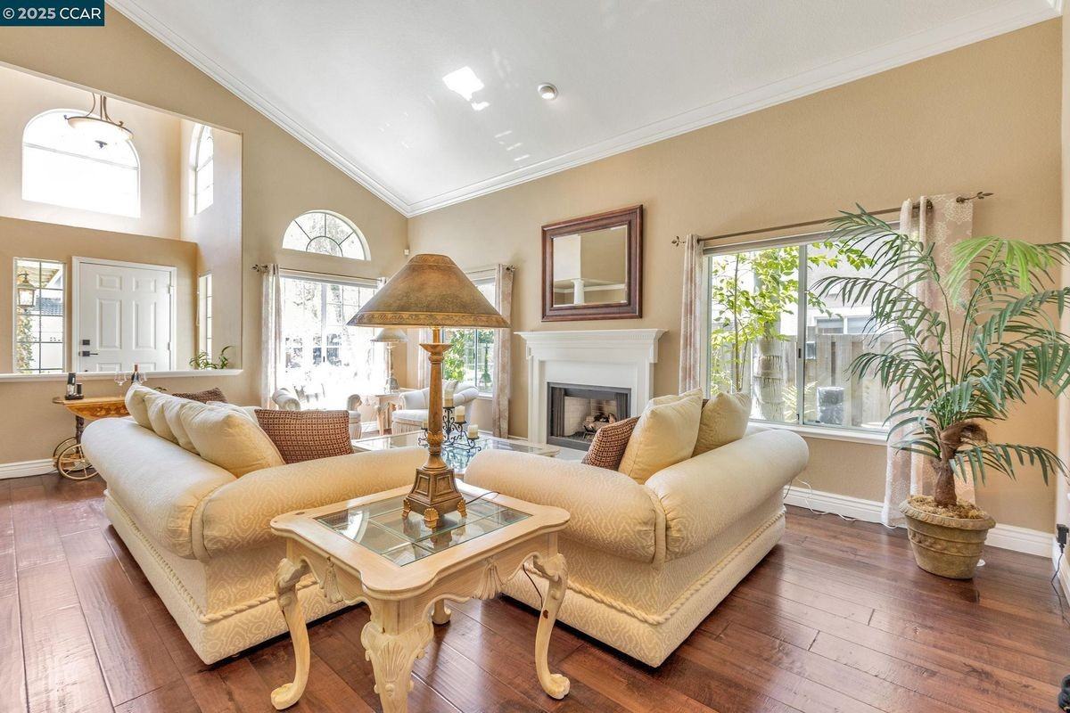 668 Sun Tree Ct - Photo 3 of 28