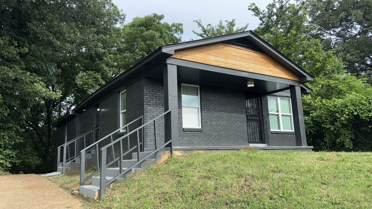 1679 Ragan St - Photo 2 of 7