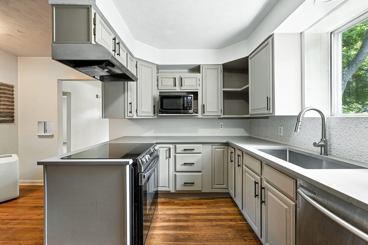 3369 S Emerson St - Photo 4 of 21