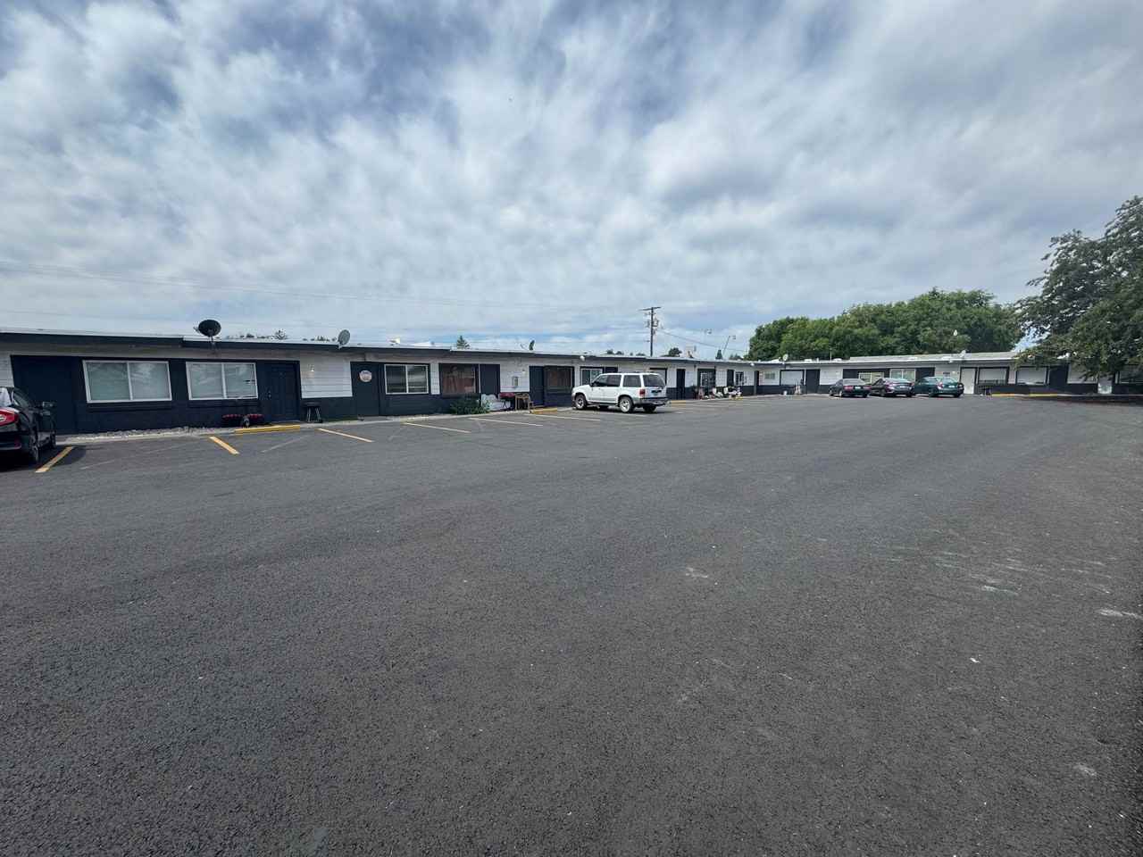 Cascade Valley Apartments - Photo 2 of 12