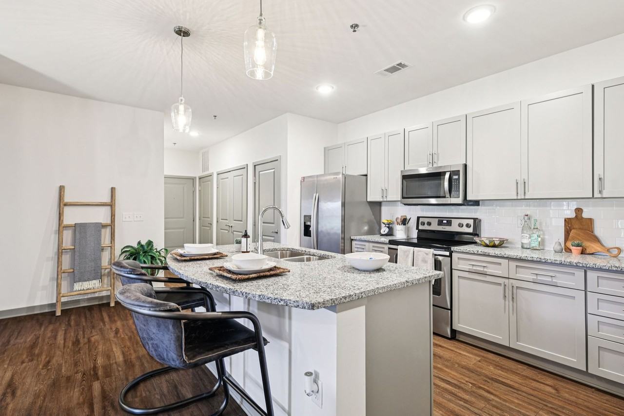 The Drake - Photo 5 of 50