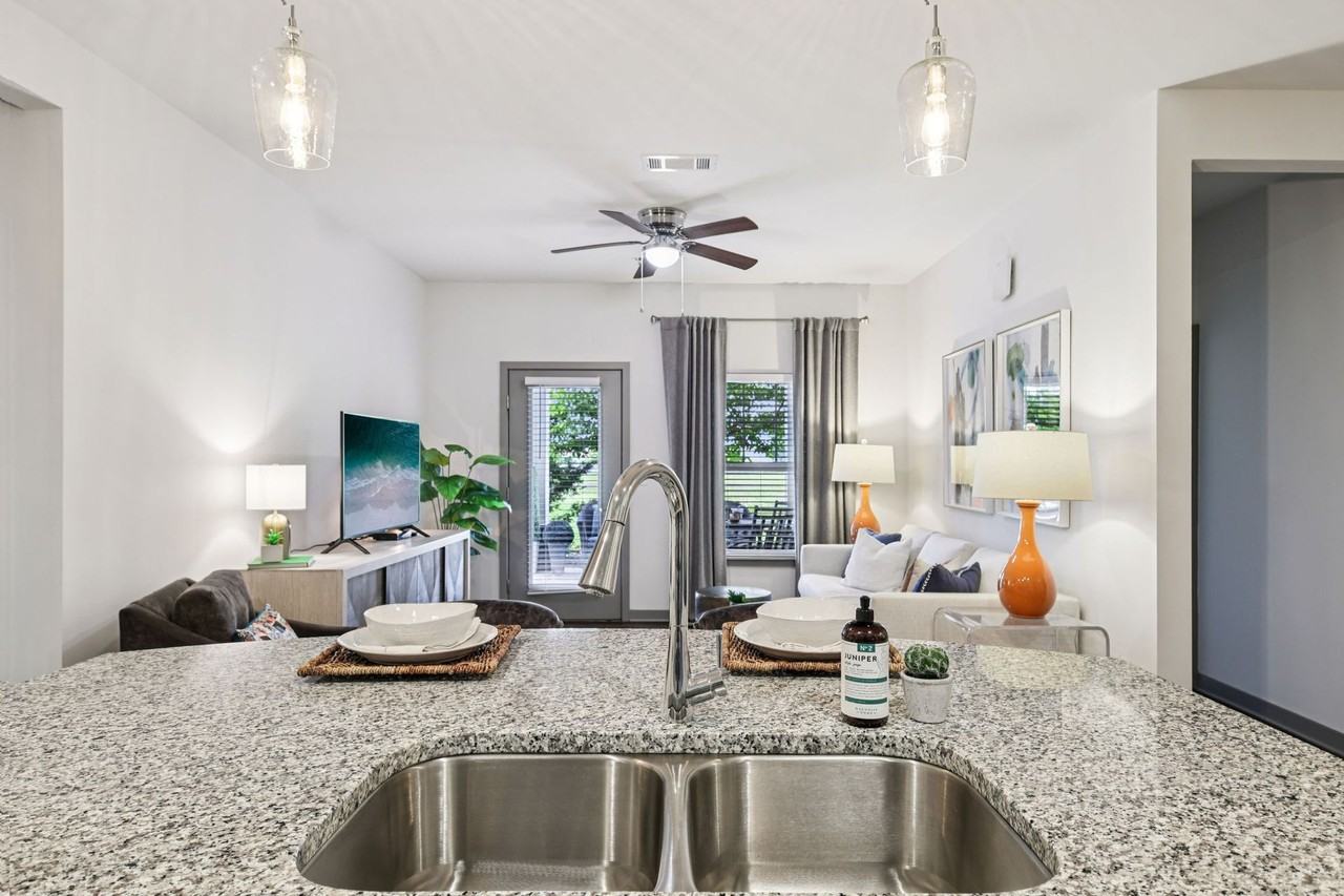 The Drake - Photo 7 of 50