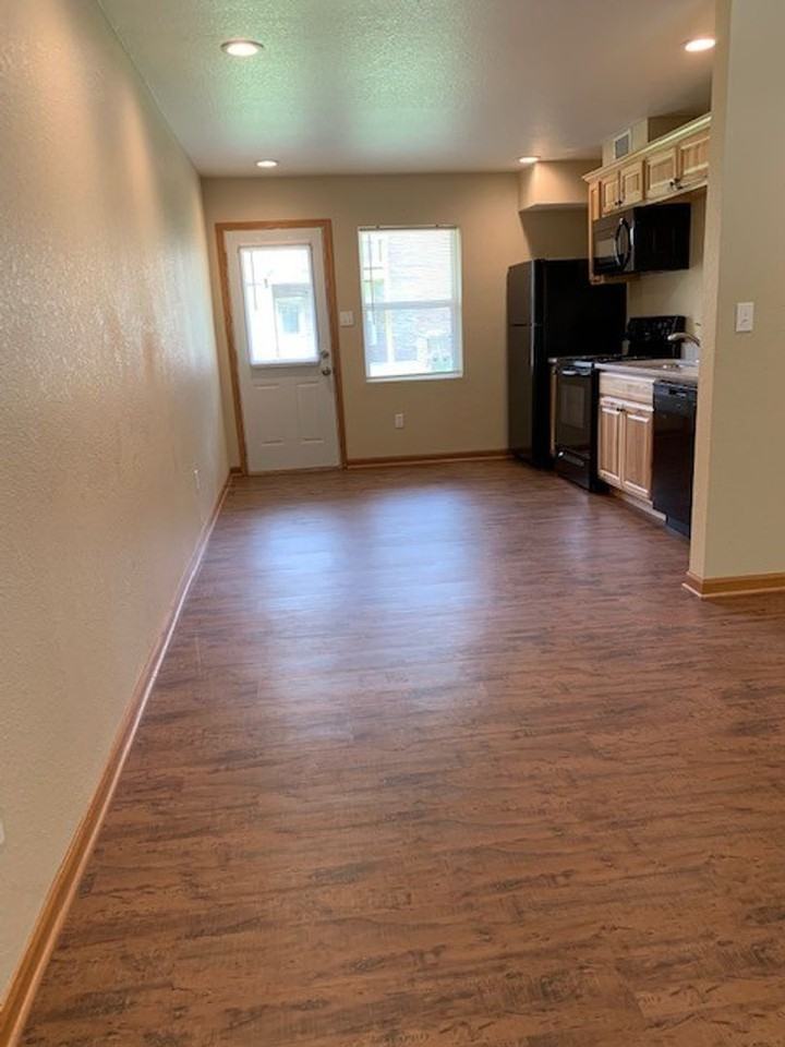 Cedar Pointe Apartments - Photo 2 of 13