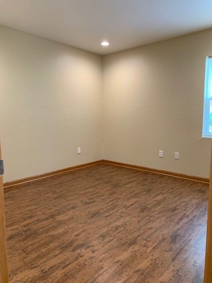 Cedar Pointe Apartments - Photo 6 of 13