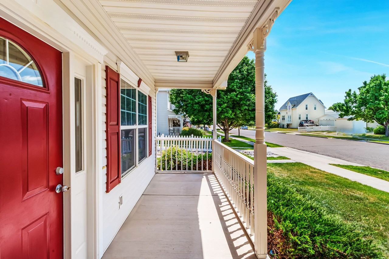 1229 Windsor Park Dr - Photo 2 of 35